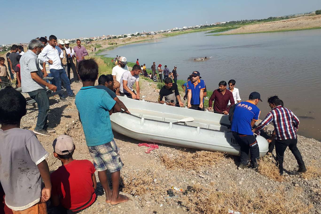 Dicle Nehrine giren 2 çocuk boğuldu